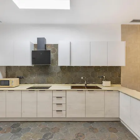 Apartament Modern With Patio In Alicante