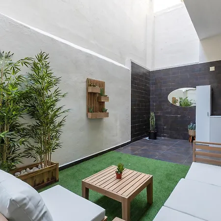 Modern With Patio In Alicante