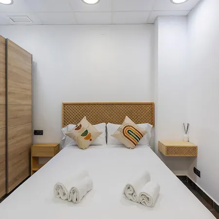 Modern With Patio In Apartament