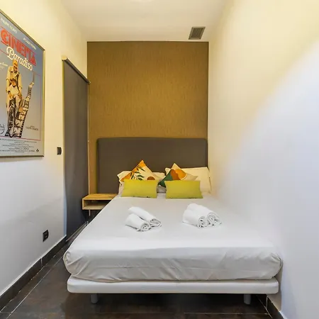Apartament Modern With Patio In *