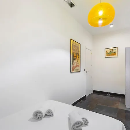 Apartament Modern With Patio In