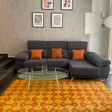 Apartament Modern With Patio In *