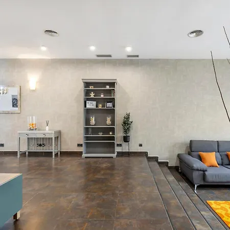 Modern With Patio In Apartament Alicante