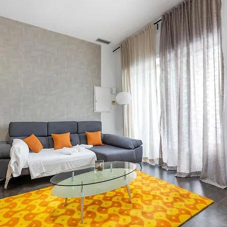 Modern With Patio In Apartament