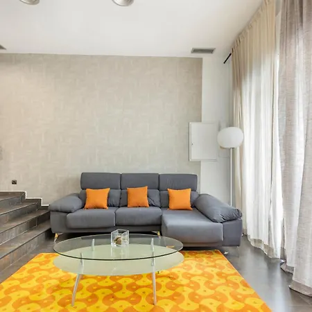 Apartament Modern With Patio In Alicante